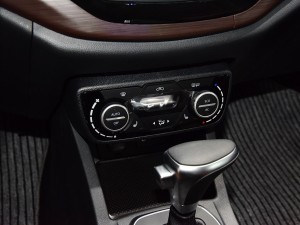 一汽吉林 森雅R7 2017款 1.6L 自动尊贵型