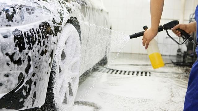 错误洗车方法 对爱车伤害巨大 你了解多少？