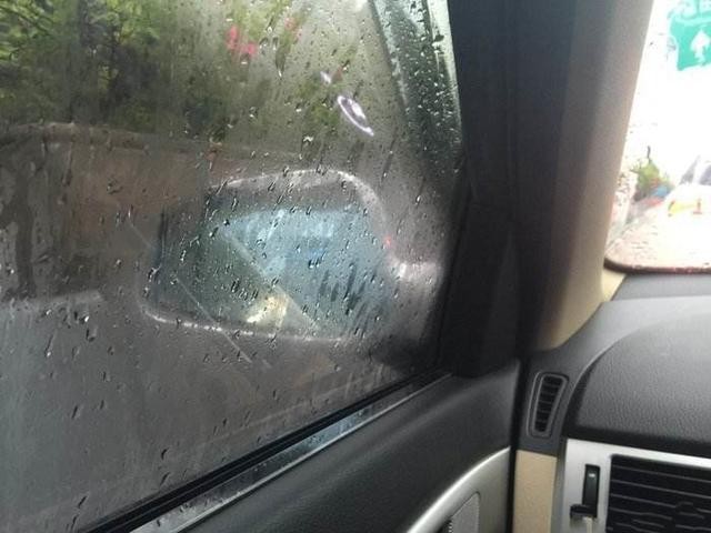 下雨天开车 车内起雾后视镜和车窗全是水咋办
