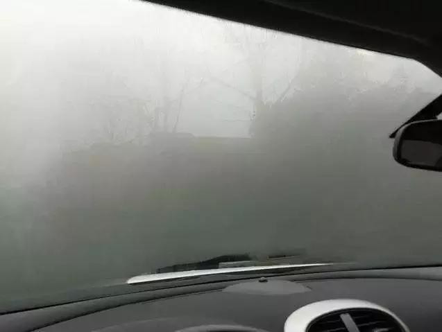 冬天车窗起雾结霜怎么办？你只需这样做！